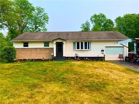 32 Brandybrook Ln, Schroeppel, NY 13135