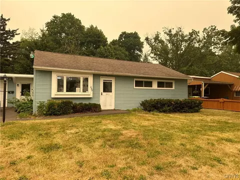449 S Bay Rd, Syracuse, NY 13212