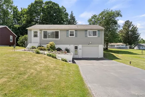 9443 Wickham Dr, Brewerton, NY 13029