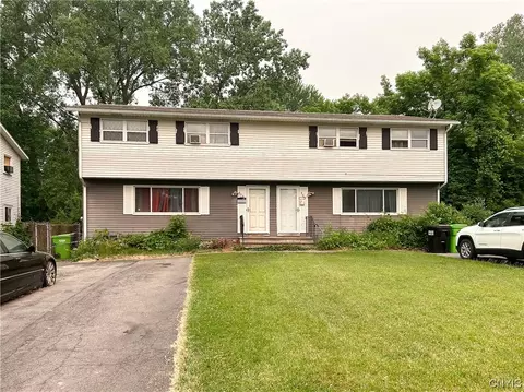 553 Sunflower Dr, Salina, NY 13088
