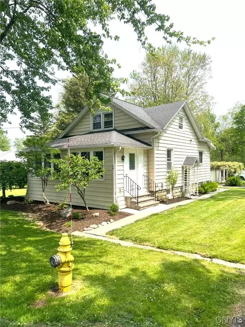 24 Letchworth St, Owasco, NY 13021