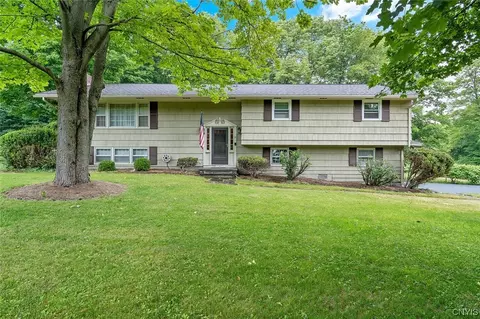 21 Edgewood Pkwy, Fayetteville, NY 13066
