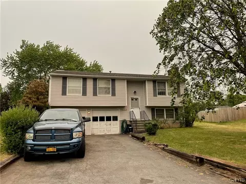 8069 Mc Camidge Dr, Cicero, NY 13039