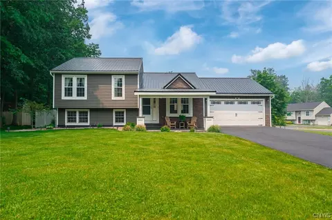 9533 Glengarriff Dr, Brewerton, NY 13029