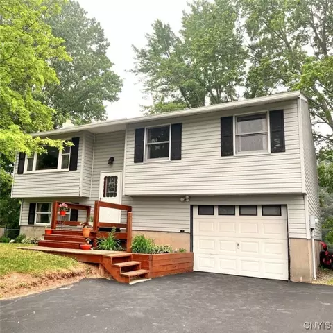 8179 Chianti Cir, Clay, NY 13041