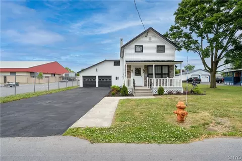 822 Lawrence St, Watertown, NY 13601
