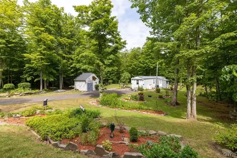 192 Shore Oaks Dr, Oswego, NY 13126