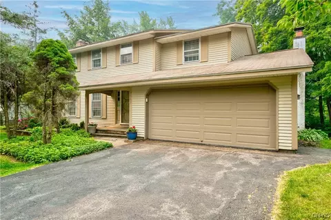 7503 Apache Ln, Salina, NY 13090