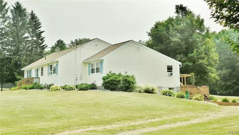 3225 Groth Rd, Lafayette, NY 13084