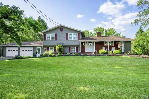 3953 Bonstead Rd, Clay, NY 13041