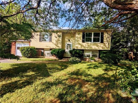 7 Orange Tree Ln, Clay, NY 13090