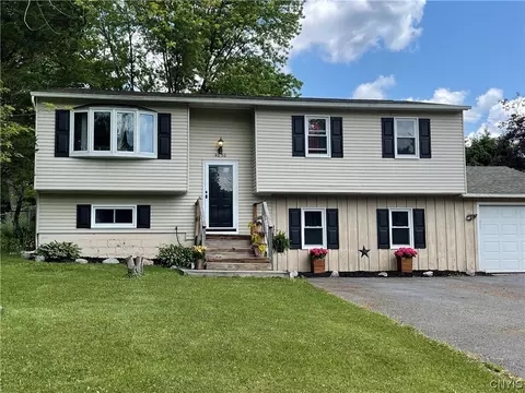 4636 Goldrush Dr, Marcellus, NY 13108