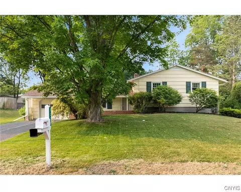 8238 Eden Ln, Lysander, NY 13027