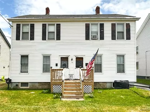 27 Sauquoit St, Whitestown, NY 13417