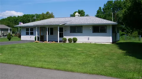 204 Maple Dr, Oneida, NY 13421