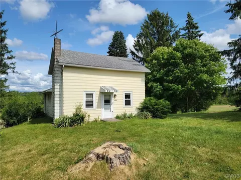 8946 Bonta Bridge Rd, Brutus, NY 13080