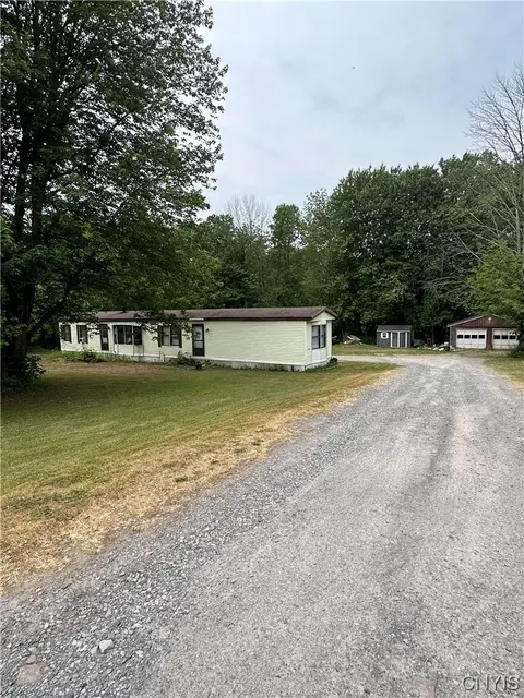 41 Kings Rd, Volney, NY 13069