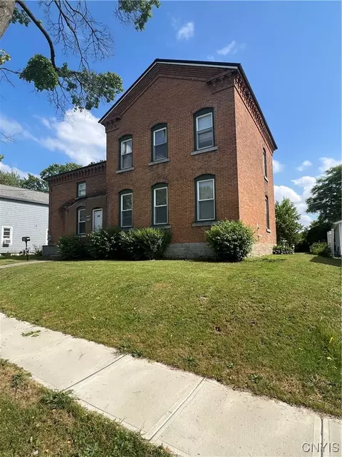 192 Van Anden St, Auburn, NY 13021