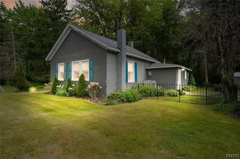 8048 Morgan Rd, Liverpool, NY 13090