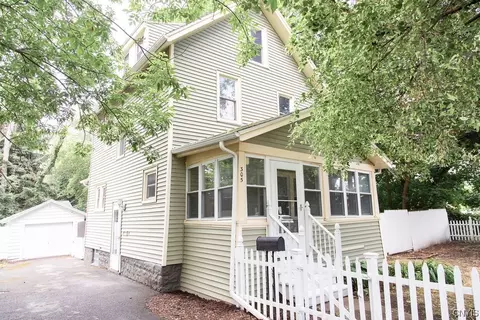 305 Ballantyne Rd, Syracuse, NY 13205