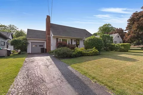 102 Hancock Dr, Syracuse, NY 13207