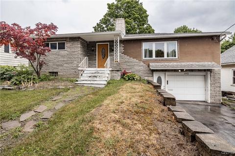 337 Clover Ridge Dr, Syracuse, NY 13206
