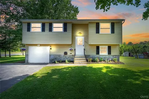 101 Farmingdale Rd, Camillus, NY 13031