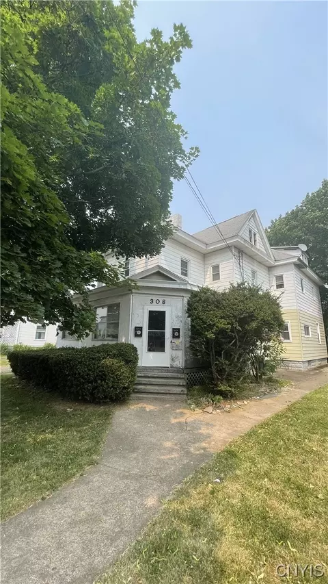 308 N Main St, Lenox, NY 13032