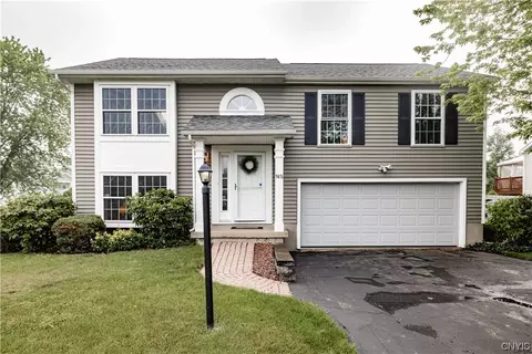 9476 N Wickham Dr, Brewerton, NY 13029
