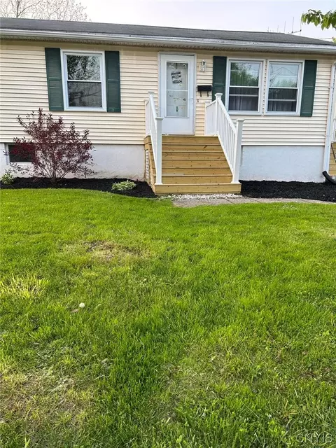 7 Case Ave, Auburn, NY 13021