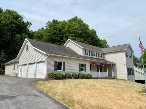 130 Peridot Dr, Syracuse, NY 13219