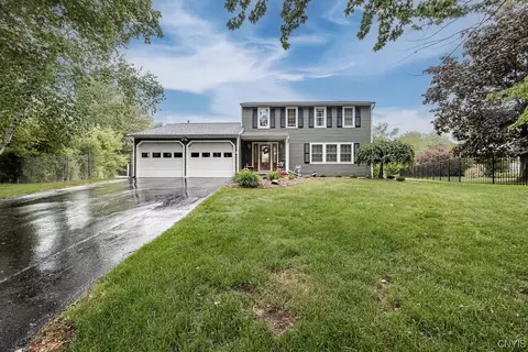 7656 Doubletree Cir, Syracuse, NY 13212