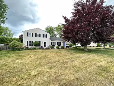 7726 Bainbridge Dr, Clay, NY 13090
