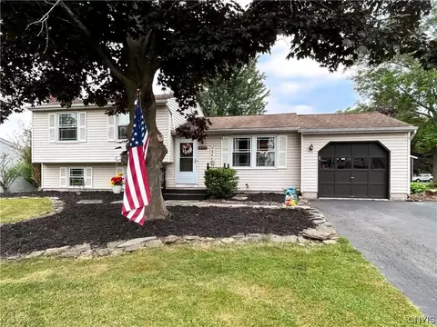8410 Lace Bark Ln, Liverpool, NY 13090