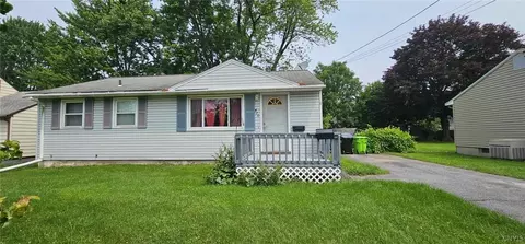 420 Skiff Dr, Salina, NY 13211