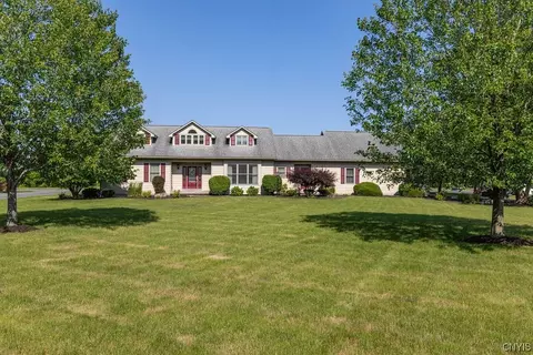 6862 Buckley Rd, Salina, NY 13212