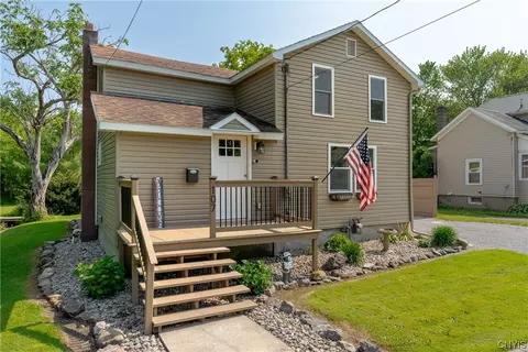 107 Pleasant St, Lenox, NY 13032