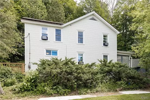 42 North St, Morrisville, NY 13408