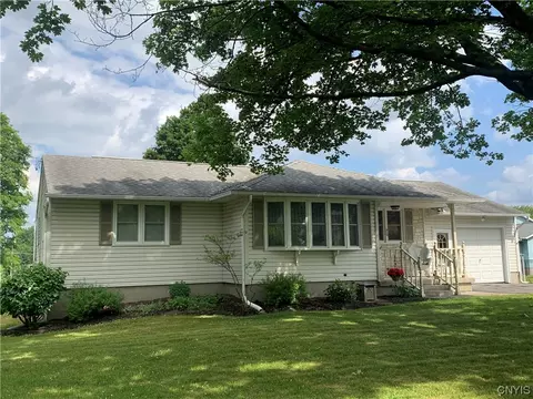 107 Daniel Dr, Salina, NY 13088