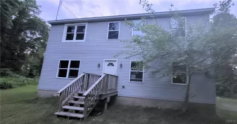 82 Maher Rd, Bethlehem, NY 12159