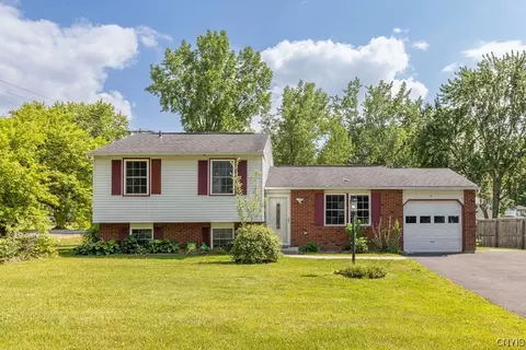 6068 Deersprings Rd, Cicero, NY 13039