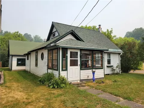 39 Clyde St, Hamilton, NY 13346