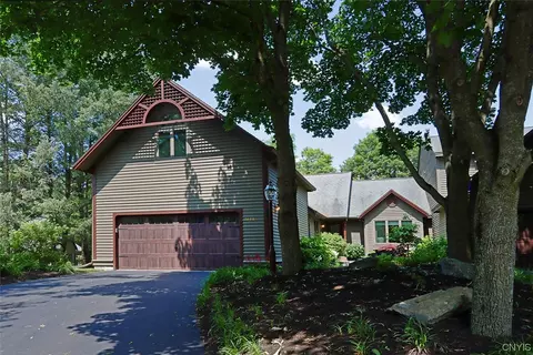 7658 Linkside Dr, Manlius, NY 13104