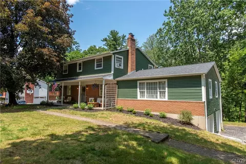 10 Village View Blf, Ballston Lake, NY 12019