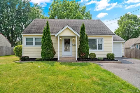109 Hyland Dr, Salina, NY 13212