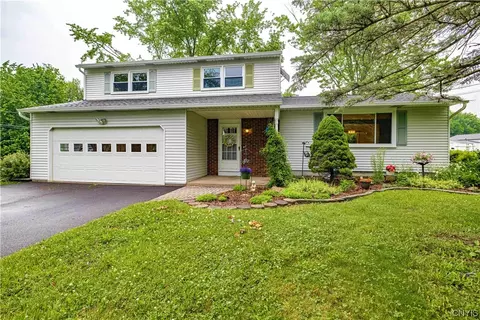 7506 Moonvalley Dr, Liverpool, NY 13088