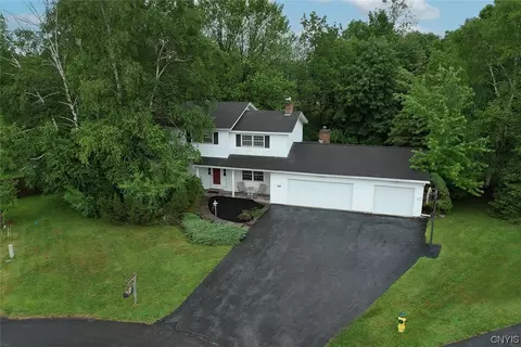 8221 Windbrooke Rd, Manlius, NY 13104