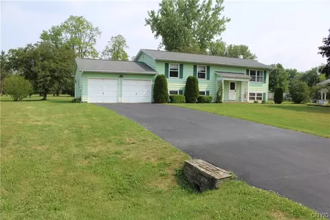 15 Meadow Dr, Freeville, NY 13068