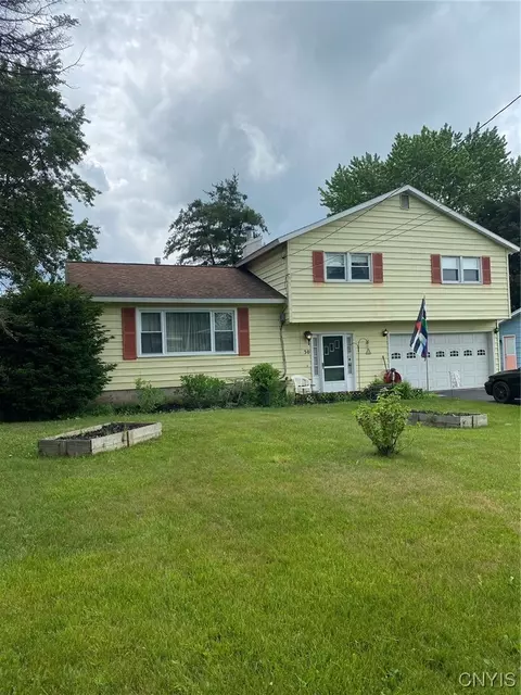 30 Arden Crest Rd, Clay, NY 13090