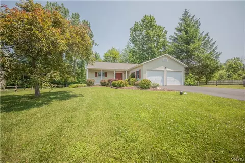 8504 Tender Trl, Cicero, NY 13039